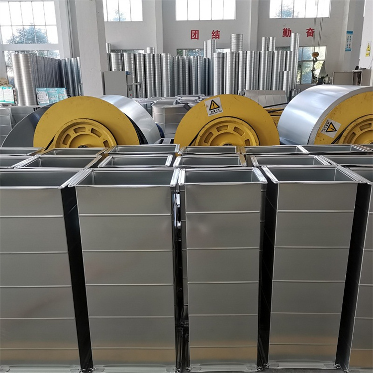 白鐵風管加工廠家（jiā）承接共板法蘭風管加工角鐵法蘭風管製作 
