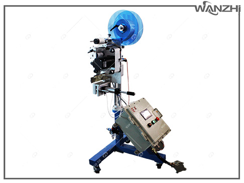 吸貼式（shì）流水線貼標機,流水線吸貼式貼標機,流水線平麵（miàn）貼標（biāo）機廠家